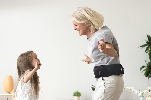 Seniorin mit Helite Hip'Safe Airbag-Grtel