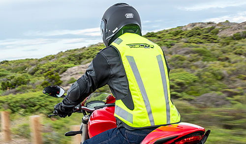 Smartes Zubehör fürs Motorrad: Airbag-Weste, Luftdruckmesser, Navi